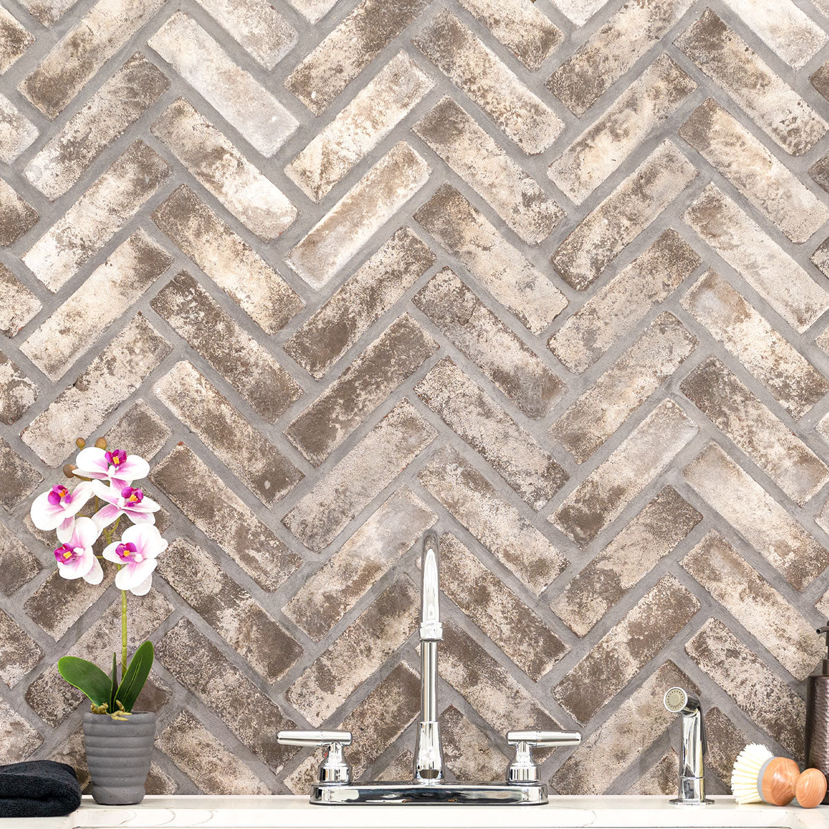 DOVERTON GRAY CLAY BRICK HERRINGBONE 2.25X7.5X0.5 NATURAL  - 2.25x10.75