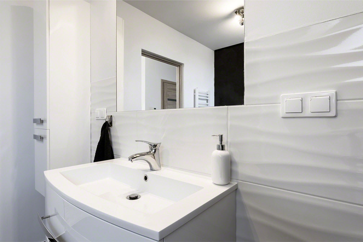 Dymo White Wavy 12x24 Glossy Ceramic Tiles for Elegant Shower Walls