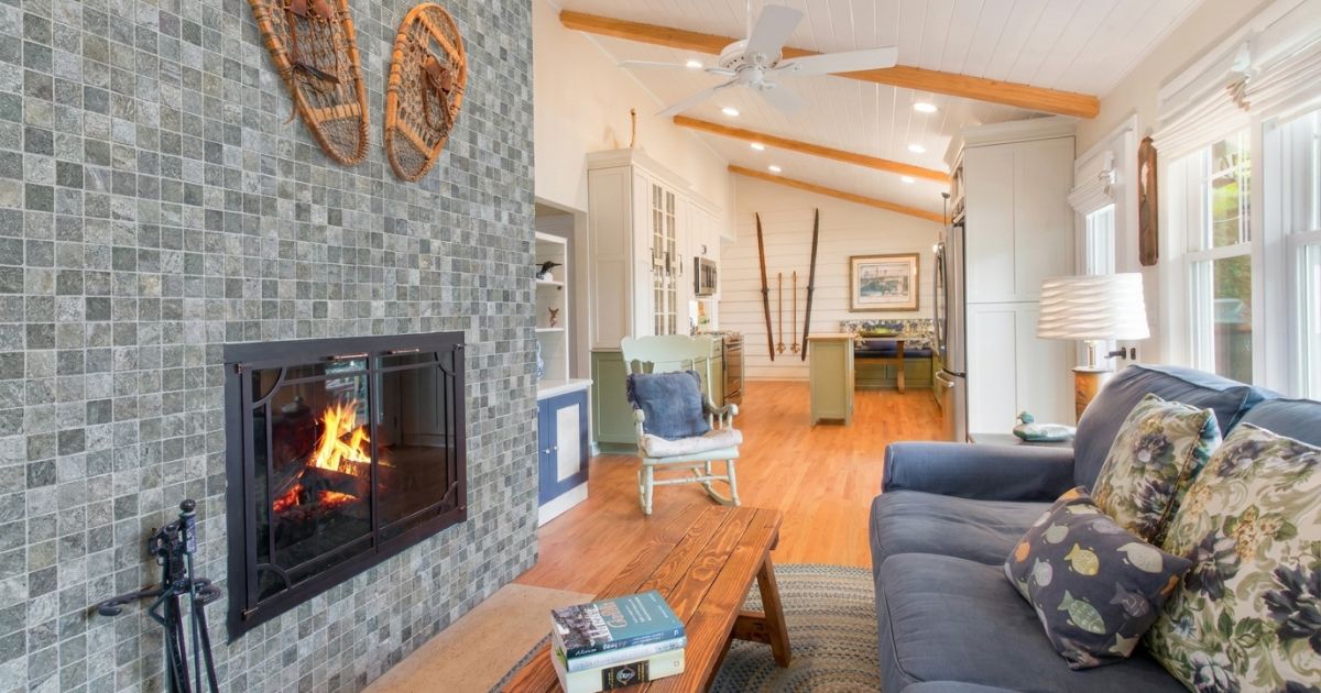 Living room tile idea: HCL Climb 5 - Gray Mosaico 12 x 12 - layered grey mosaic wall tile in a styled living room
